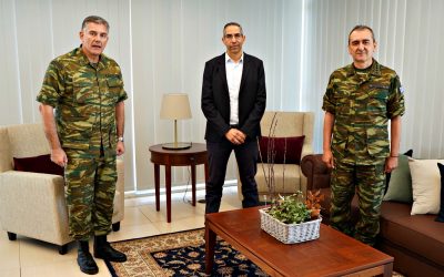 Υπουργός Άμυνας | Καλωσορίζει τον νέο και αποχαιρετά τον απερχόμενο Διοικητή της ΕΛΔΥΚ