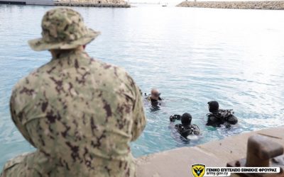 Δύτες του Πολεμικού Ναυτικού των ΗΠΑ σε εκπαίδευση στη Ναυτική Βάση στο Μαρί – Φωτογραφίες