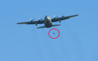 Πιάστηκε ο ιμάντας αλεξιπτωτιστή στο C-130 κατά την διάρκεια αλμάτων στην Κύπρο – VIDEO