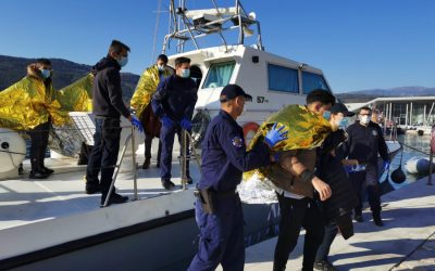 Hellenic Coast Guard | Traffickers arrested in Rhodes – Foreigners rescued north of Samos