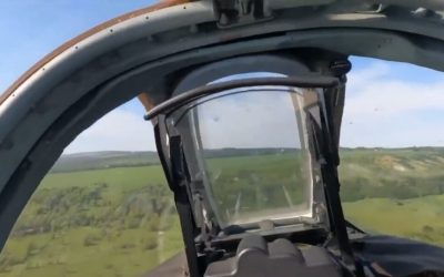 Μοναδικό βίντεο |  Πιλότος ρωσικού Su-25 εκτινάσσεται στην Ουκρανία – VIDEO