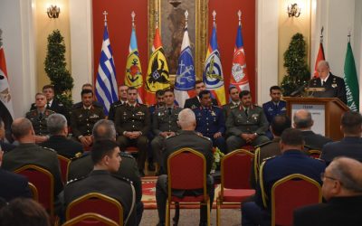 Σχολή Εθνικής Άμυνας | Αξιωματικός της Εθνικής Φρουράς ανάμεσα στους αποφοίτους του 7ου Διεθνούς Σχολείου Σπουδών – Φωτογραφίες