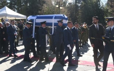 Κηδεύτηκε ο Υποσμηναγός Μάριος Μιχαήλ Τουρούτσικας – Απονεμήθηκε ο βαθμός του Αντιπτέραρχου στους δύο πεσόντες της Πολεμικής Αεροπορίας