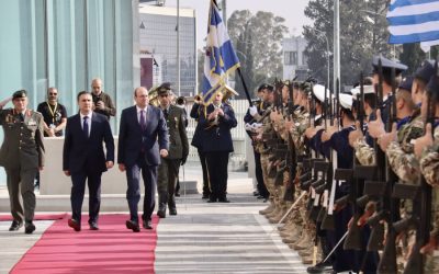 Παρέλαβε επίσημα το Υπουργείο Άμυνας ο Μιχάλης Γιωργάλλας – Συμβολική επίσκεψη στα Φυλακισμένα Μνήματα