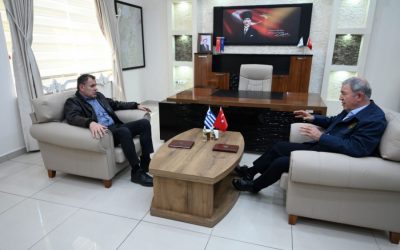 Ο Υπουργός Εθνικής Άμυνας επισκέφθηκε τις πληγείσες περιοχές στην Τουρκία και συναντήθηκε με τον Χουλουσί Ακάρ