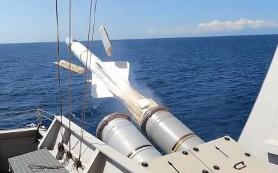 SINKEX | Το Πολεμικό Ναυτικό της Ινδονησίας εκτοξεύει πύραυλο Exocet MM40 Block 3 – VIDEO