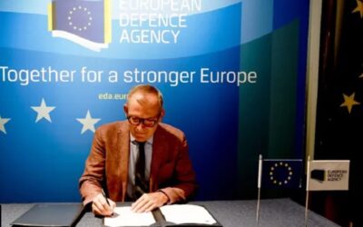 European Defence Agency | Signs eight contracts for 155 mm ammunition