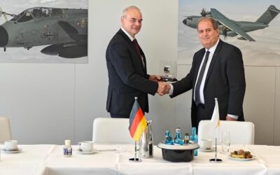 ΥΠΑΜ | Επίσκεψη στην Έκθεση Αεροδιαστημικής ILA στη Γερμανία – Συνάντηση με Γερμανό Υφυπουργό Άμυνας