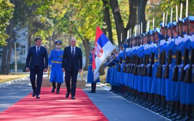 Επίσκεψη Δένδια στη Σερβία | Εμβάθυνση στρατιωτικής συνεργασίας και προοπτικές στην αμυντική βιοηχανία